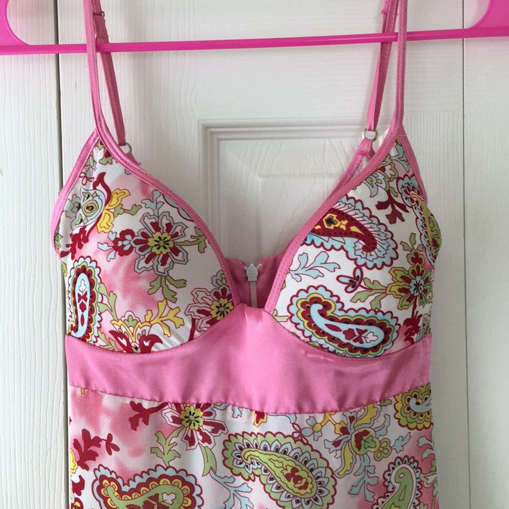 Beautiful midi dress.